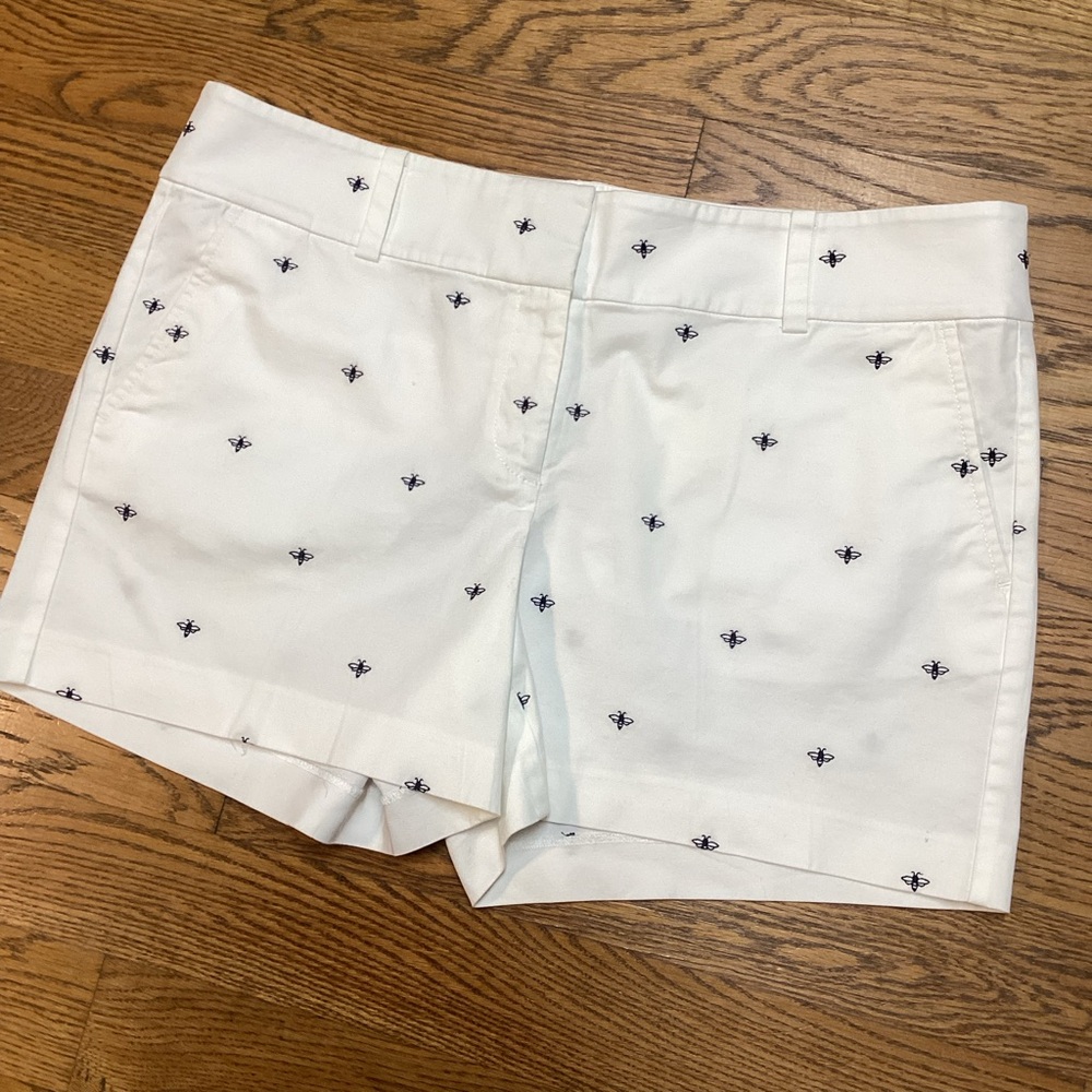 Ann Taylor shorts Embroidered White/Navy bees Shorts. Size 14